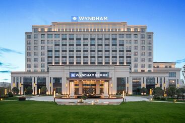 هتل Wyndham Zhangshu