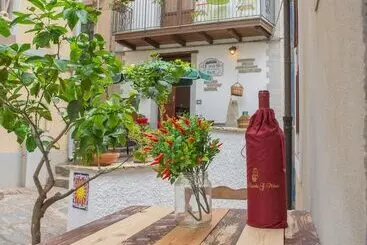 Aamiaismajoitus (B&B) Al Castello San Piero Patti