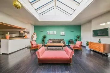 Flow Hostel