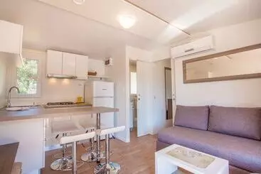 Hotelli Mobile Homes Delta Marine At Campsite Lopari