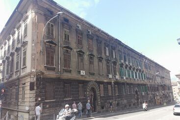 Pensió Little Flower In City Center