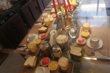 Bed & Breakfast Fakali Homestay