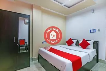 Hotel Oyo 70909  Singh Palace