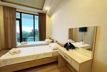 ホテル Hills Kvariati