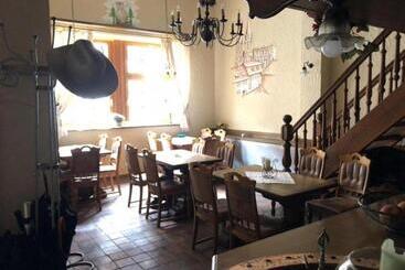 بنسيون Zum Ewigen Rath