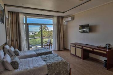 هتل Hôtel Menabe L