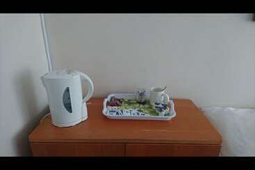 Pensione Room In Guest Room   Double With Shared Bathroom Sleeps 1 2 Located 5 Minutes From Heathrow Dsbyr