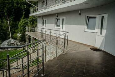 فندق ластівчине гніздо