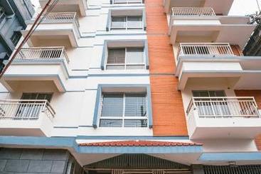 בית מלון כפרי Jatra Flagship Chattogram City Centre