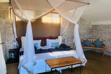 هتل Little Sossus Lodge