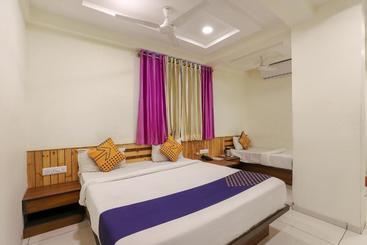 Hotel Spot On 17252  Everest