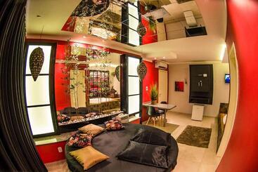 Motel Paradiso   Tapera