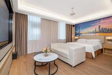 Vienna Hotel Shenzhen Longshen Subway Station