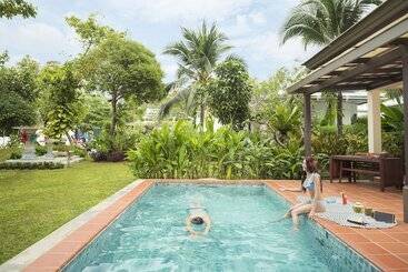 Отель Anyavee Tubkaek Beach Resort