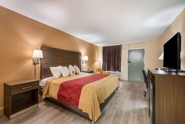 Отель Econo Lodge