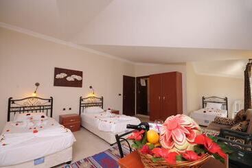 ホテル Holiday Calbis