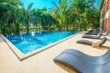 בית מלון כפרי Khaolak Mohintara Resort