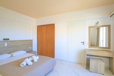 アパートホテル Anthoula Village