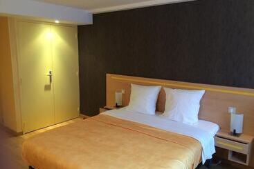 בית מלון כפרי Bistro Les Pas Sages