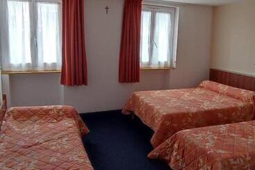 Otel Du Commerce Et De Navarre