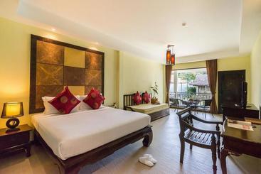 ホテル Hive Khaolak Beach Resort  Adults Only