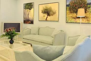 Hotel Alesahne Beach