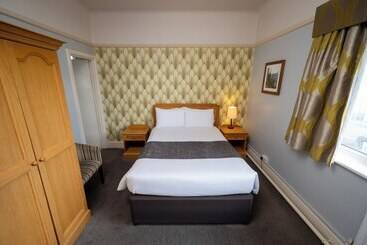 Commodore Hotel By Greene King Inns