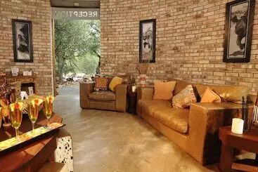 هتل Etosha Village