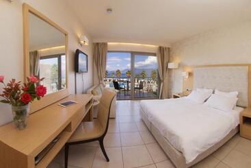 Отель Ionian Emerald Resort