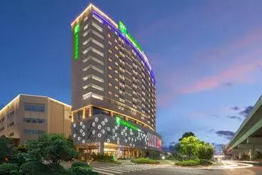 هتل Holiday Inn Express Chongqing Airport Zone By Ihg