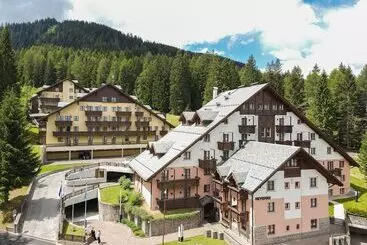 هتل Nevesole Folgarida Resort Apart
