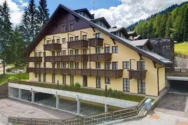 호텔 Nevesole Folgarida Resort Apart