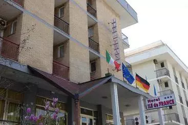 בית מלון כפרי Ile De France Cesenatico