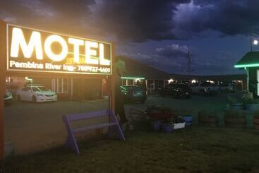 מוטל Pembina River Inn