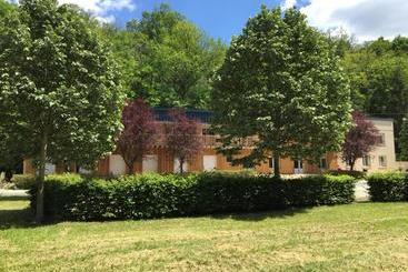 ホテル Logis Hôtel Les Tilleuls