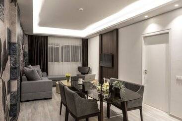 هتل Almond Business