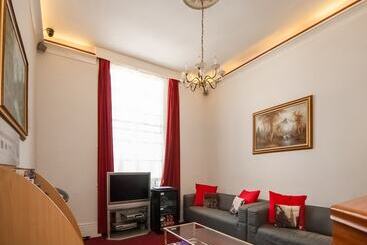 فندق St George S