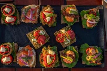 4reasons Hotel + Bistro | 12+