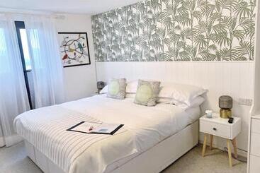 فندق Porth Beach