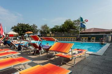 Szálloda Club Del Sole Pineta Beach Village