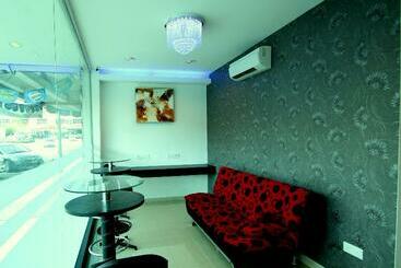 בית מלון כפרי Century Inn