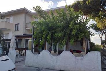 پانسیون Room In Bb Quadruple Room In Pineto Enjoy A Relaxing Holiday