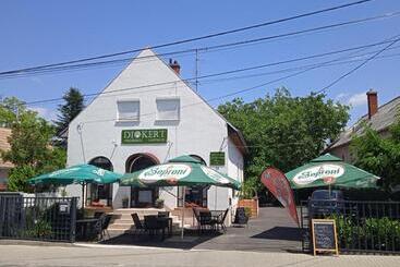 Bed and Breakfast Diókert Vendégház Sopron