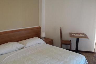 הוסטל Locanda Ristorante Bar Il Faro