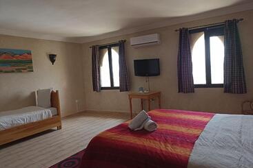 مبيت وإفطار Les Jardins D Amizmiz