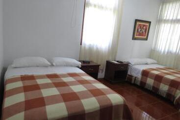 בית מלון כפרי La Choza Bungalows