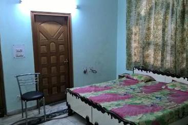 צימר Retreat Home Stays