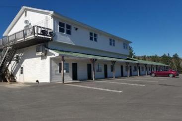 מוטל The Brookside Inn