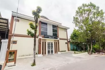 Hotelli Oyo Life 2735 Graha Nirwana