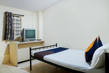 Hotel Spot On 65435 Virndavan Lodging